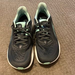 Women’s Altra Provisions 6 running road shoes